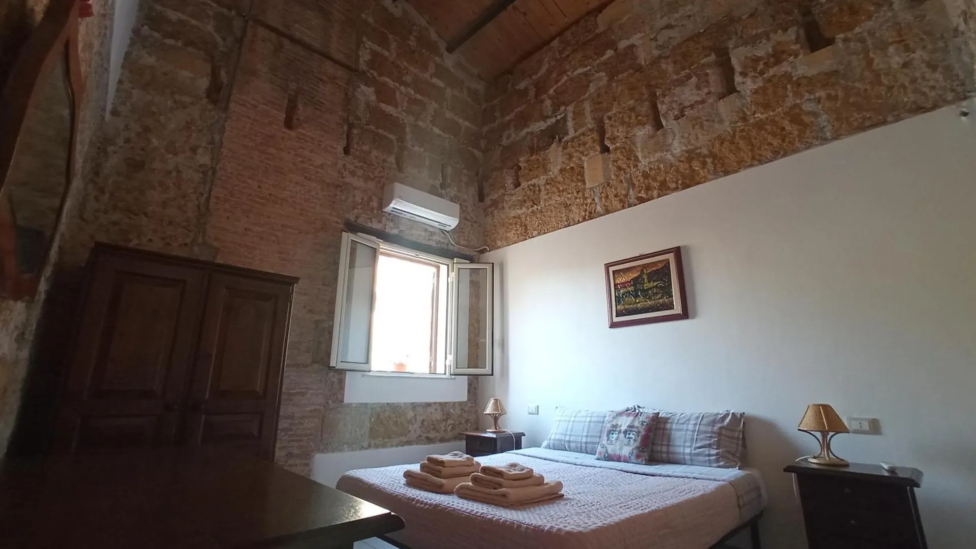 Zyz Apartments La Kalsa Palermo Italy