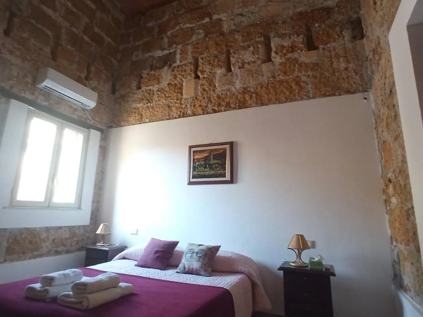 Zyz Apartments - sotto il Bastione dello Spasimo Palermo 0*,